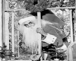 The actor was a philanthropist and used to deliver presents to physically disabled children dressed like Father Christmas in a hospital in Baltimore.